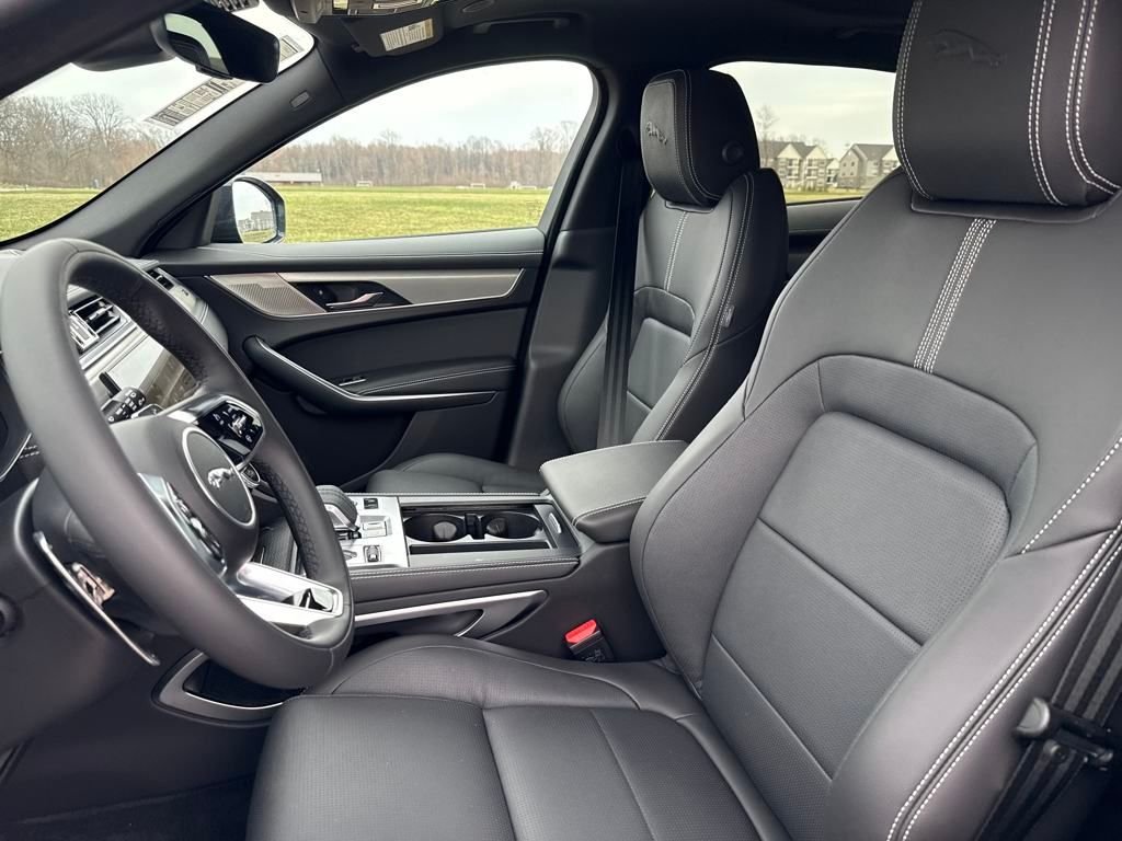 2026 Jaguar F-Pace R-Dynamic S - Photo 13