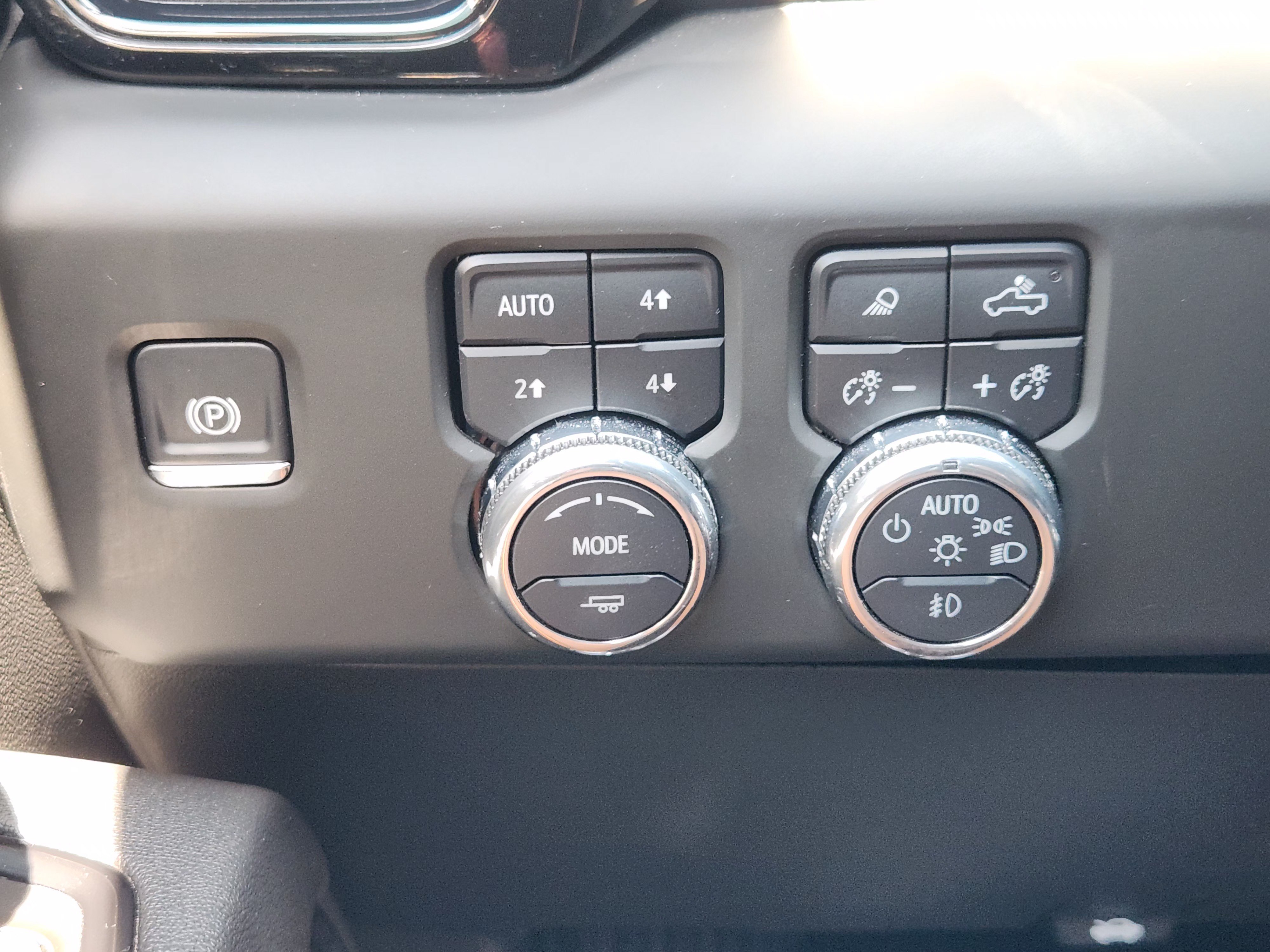 Used 2025 Summit White GMC AT4 image 22