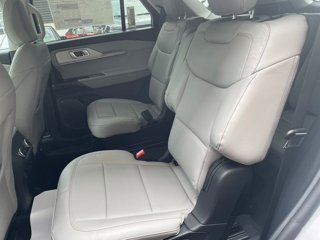 New 2026 Space White Metallic Ford Active image 23