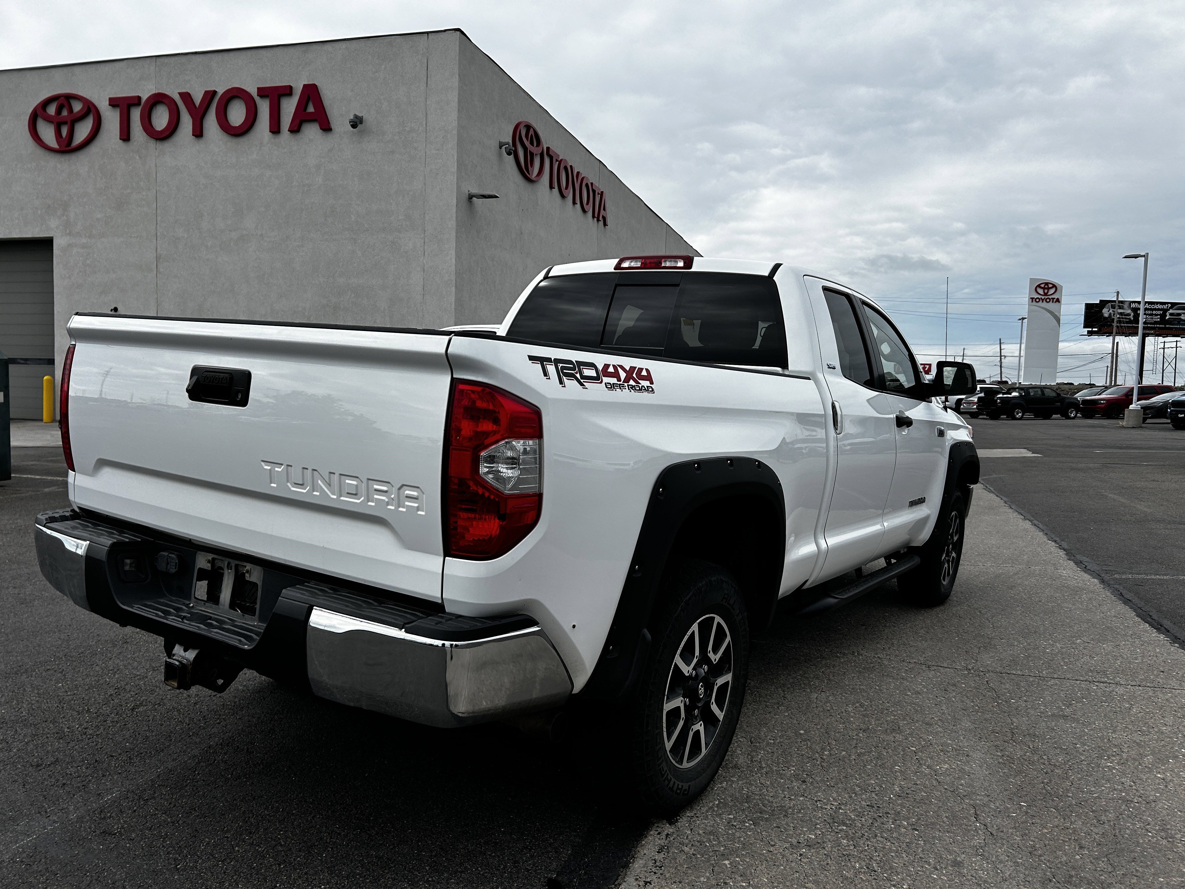 Used 2015 Super White Toyota SR5 image 5