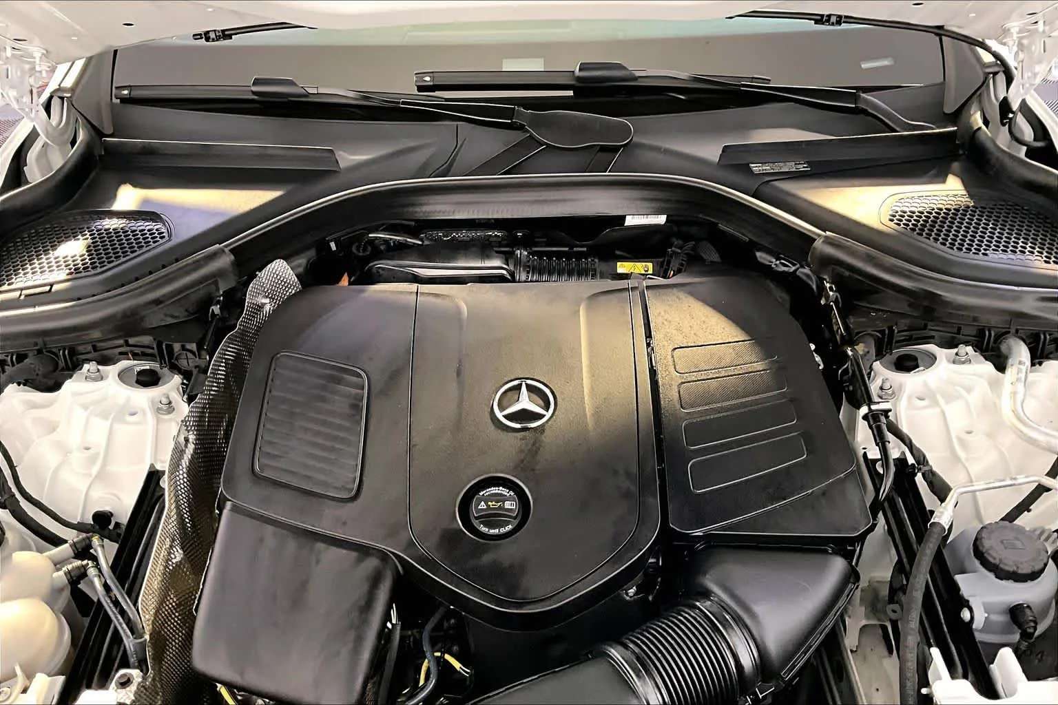Certified Used 2025 Polar White Mercedes-Benz GLC 300 image 30