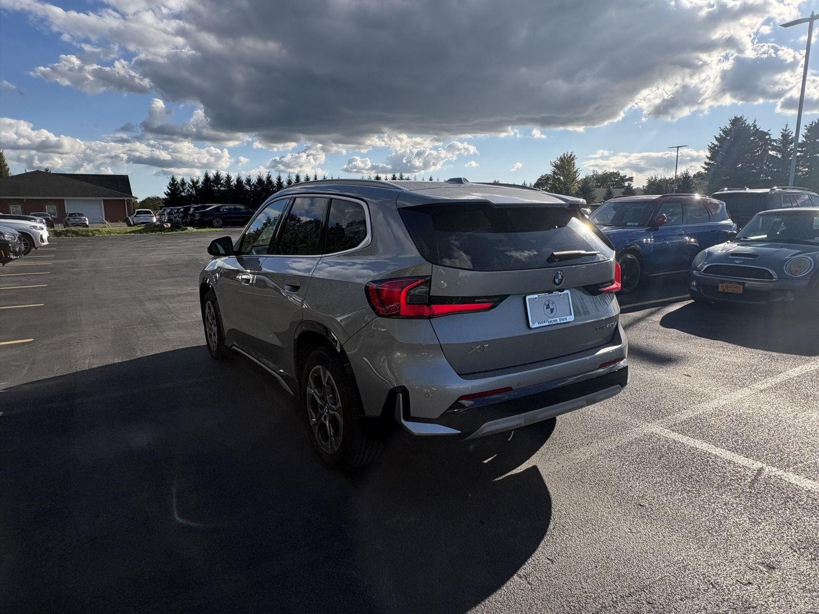 Used 2023 Space Silver Metallic BMW xDrive28i image 5