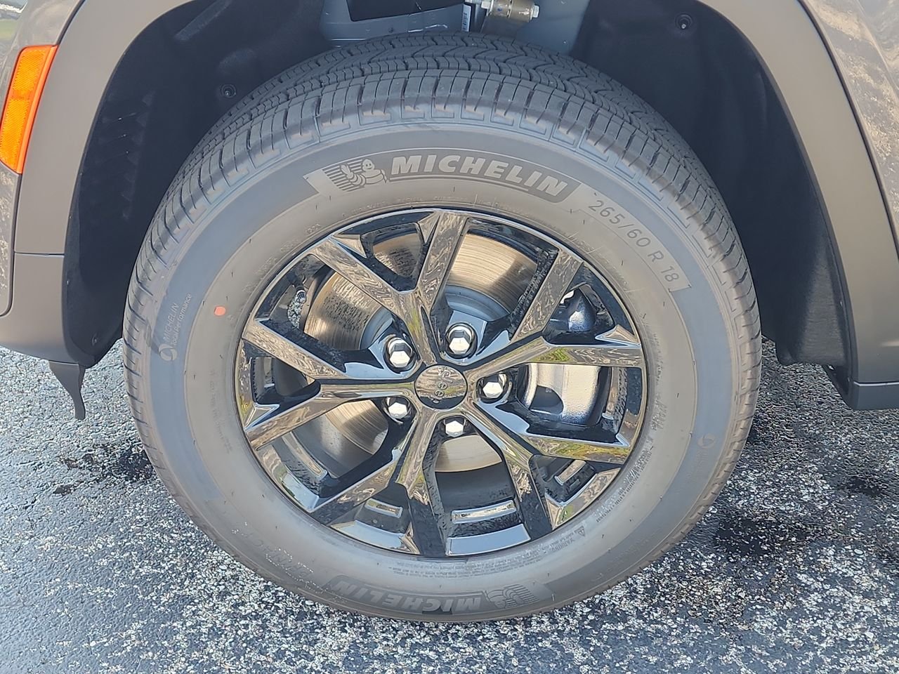 New 2026 Baltic Gray Metallic Clear-Coat Exterior Paint Jeep Altitude image 10