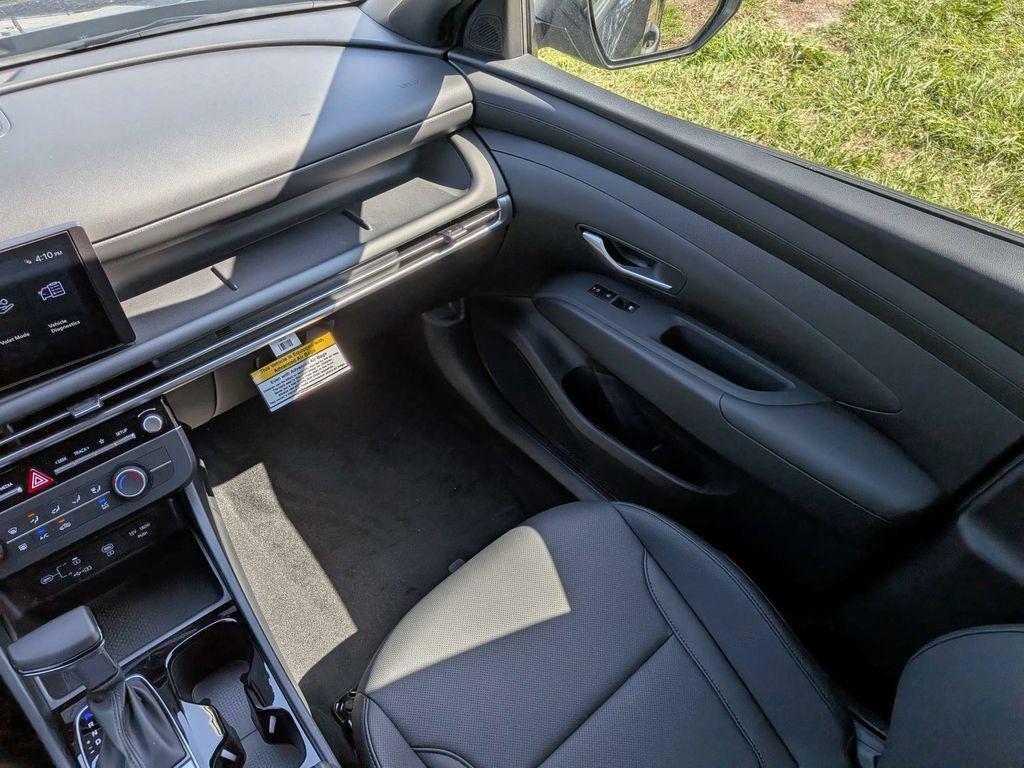 New 2027 Black Hyundai SE FWD image 18