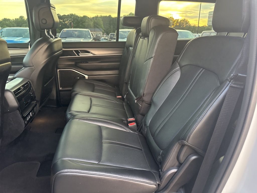 Used 2025 White Jeep Base image 21