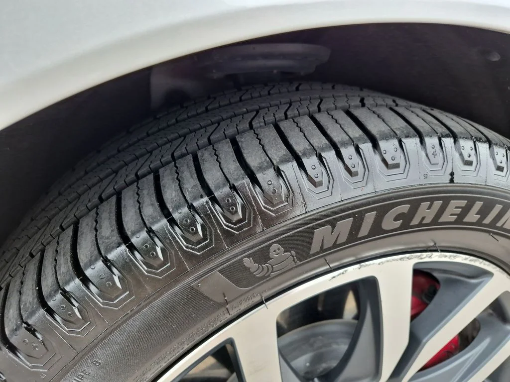 Used 2023 White Cadillac Sport image 16