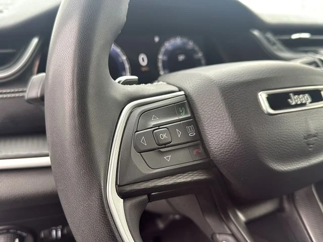 Used 2024 White Jeep Altitude image 9