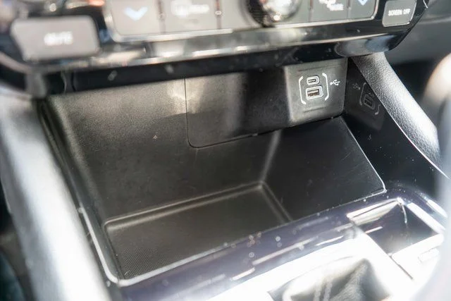Used 2023 White Jeep Latitude image 31