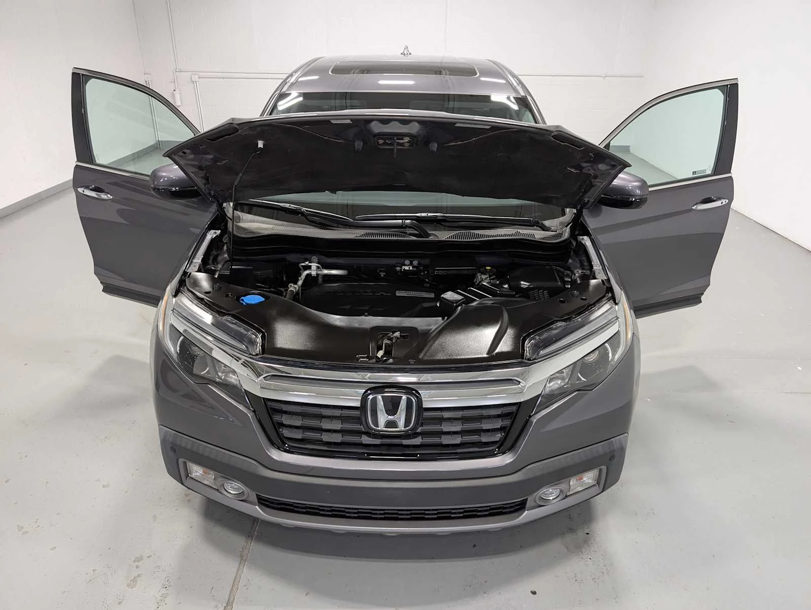 Used 2020 Modern Steel Metallic Honda RTL-E image 12