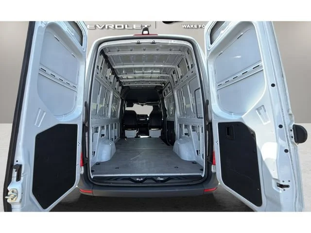 Used 2025  Mercedes-Benz NA image 31