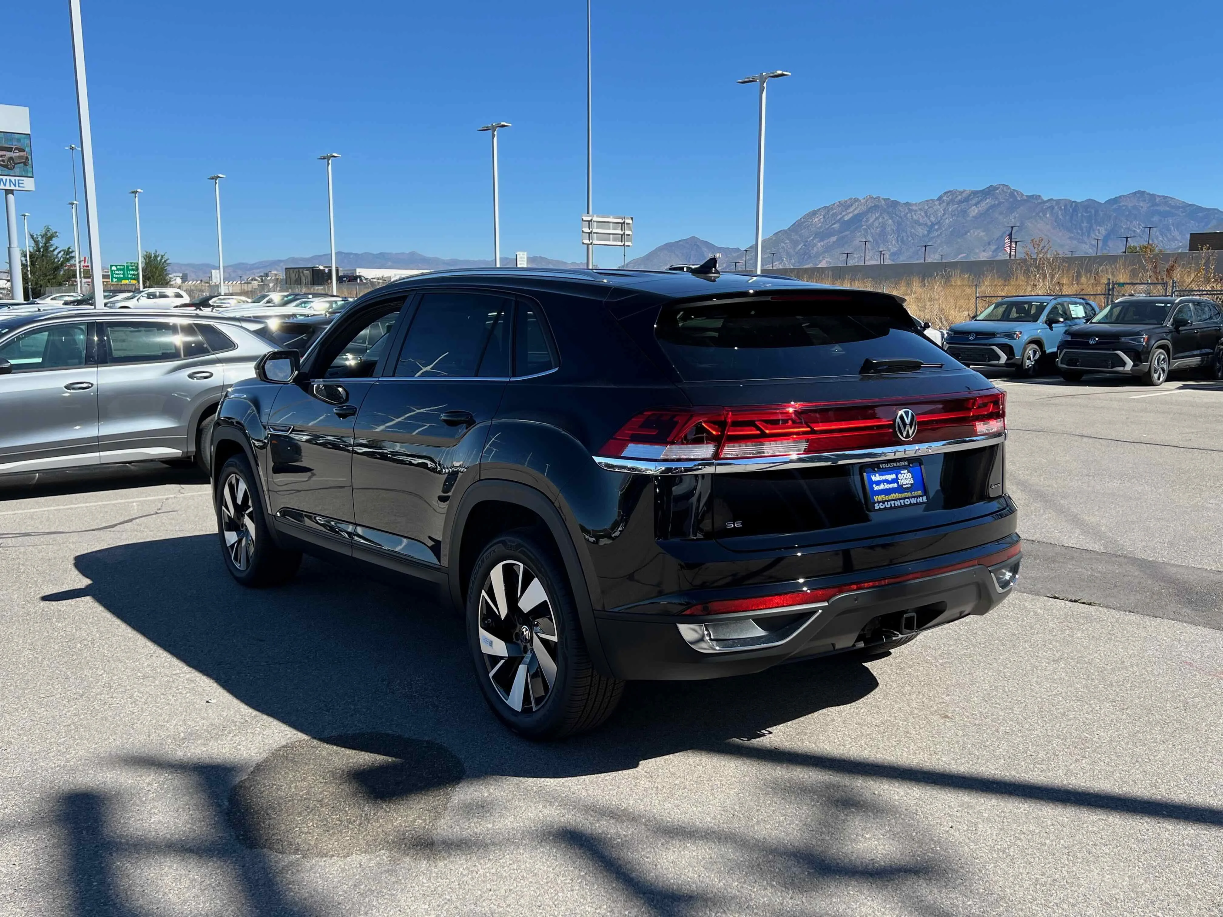 New 2026 Deep Black Volkswagen 2.0T SE w/Technology image 11