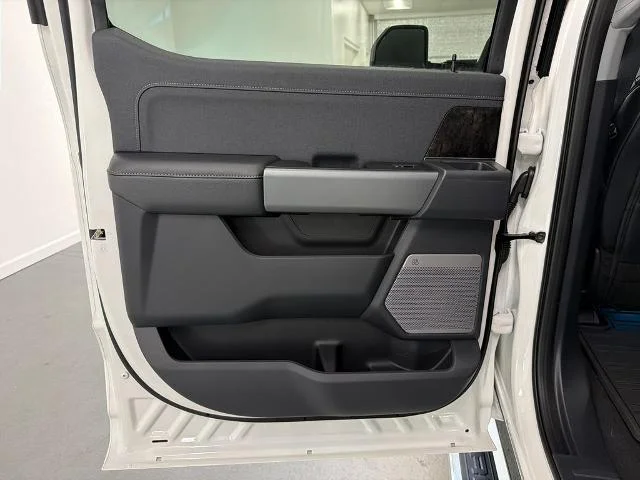 New 2026 Star White Metallic Tri-Coat Ford F-250® Lariat® image 26