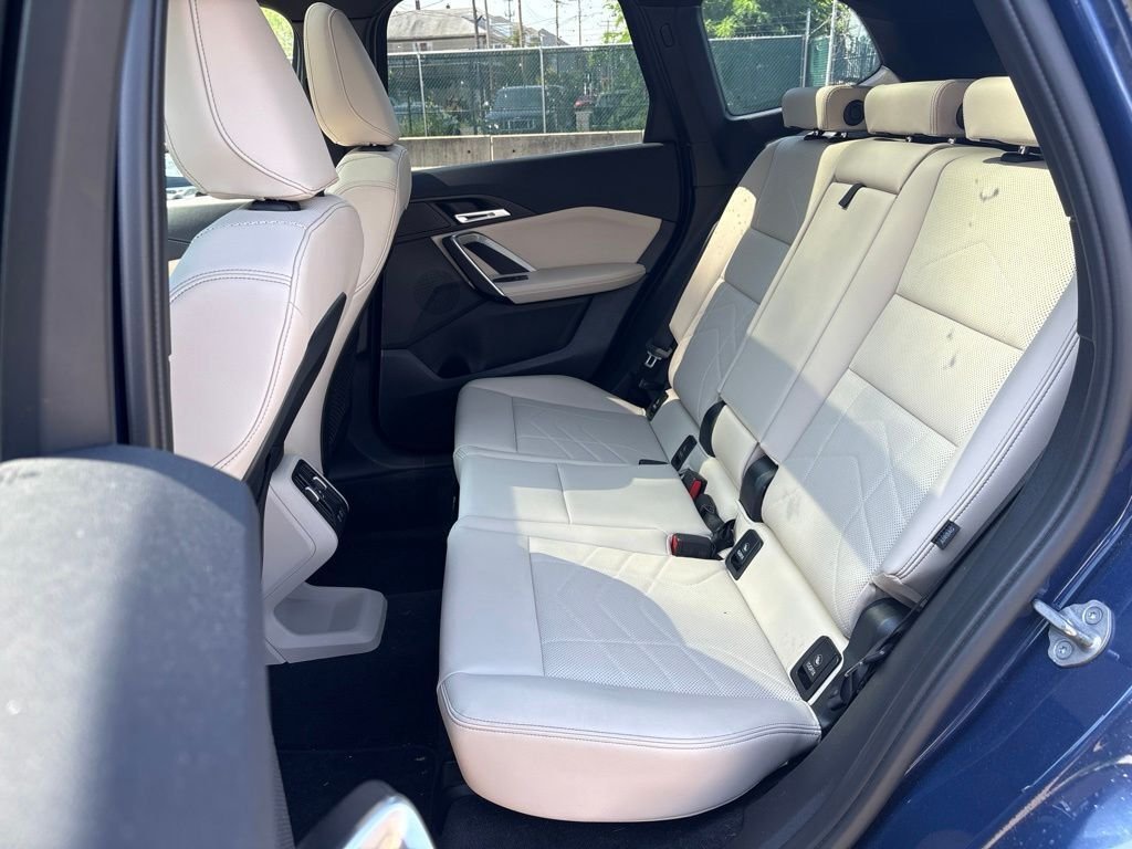 Used 2023 Blue BMW xDrive28i image 15