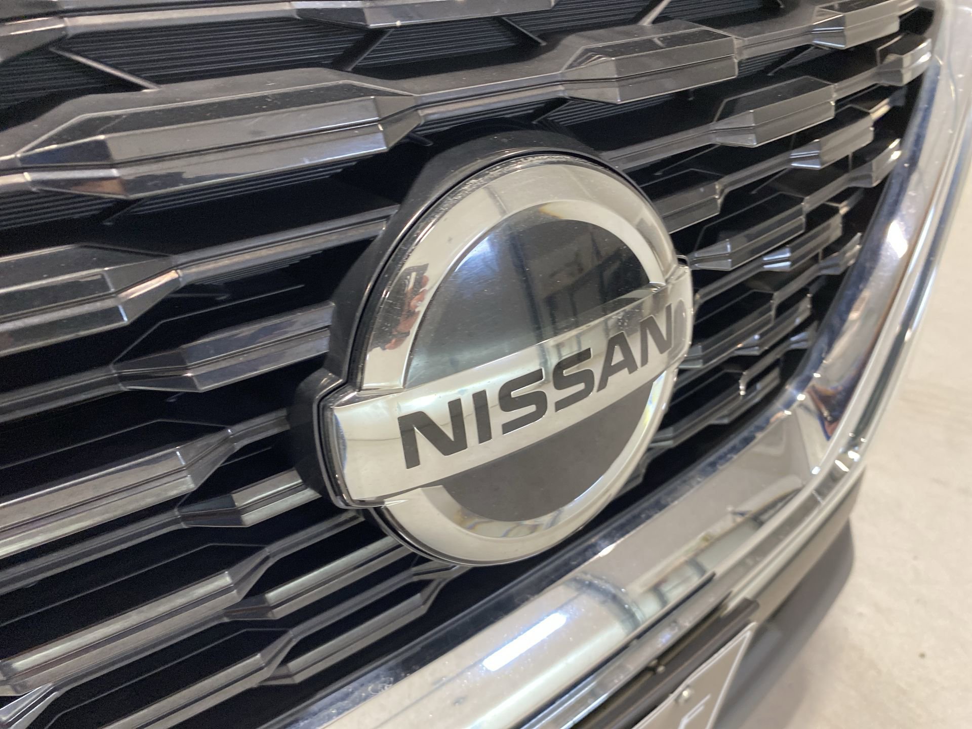 Used 2021 White Nissan SL image 29