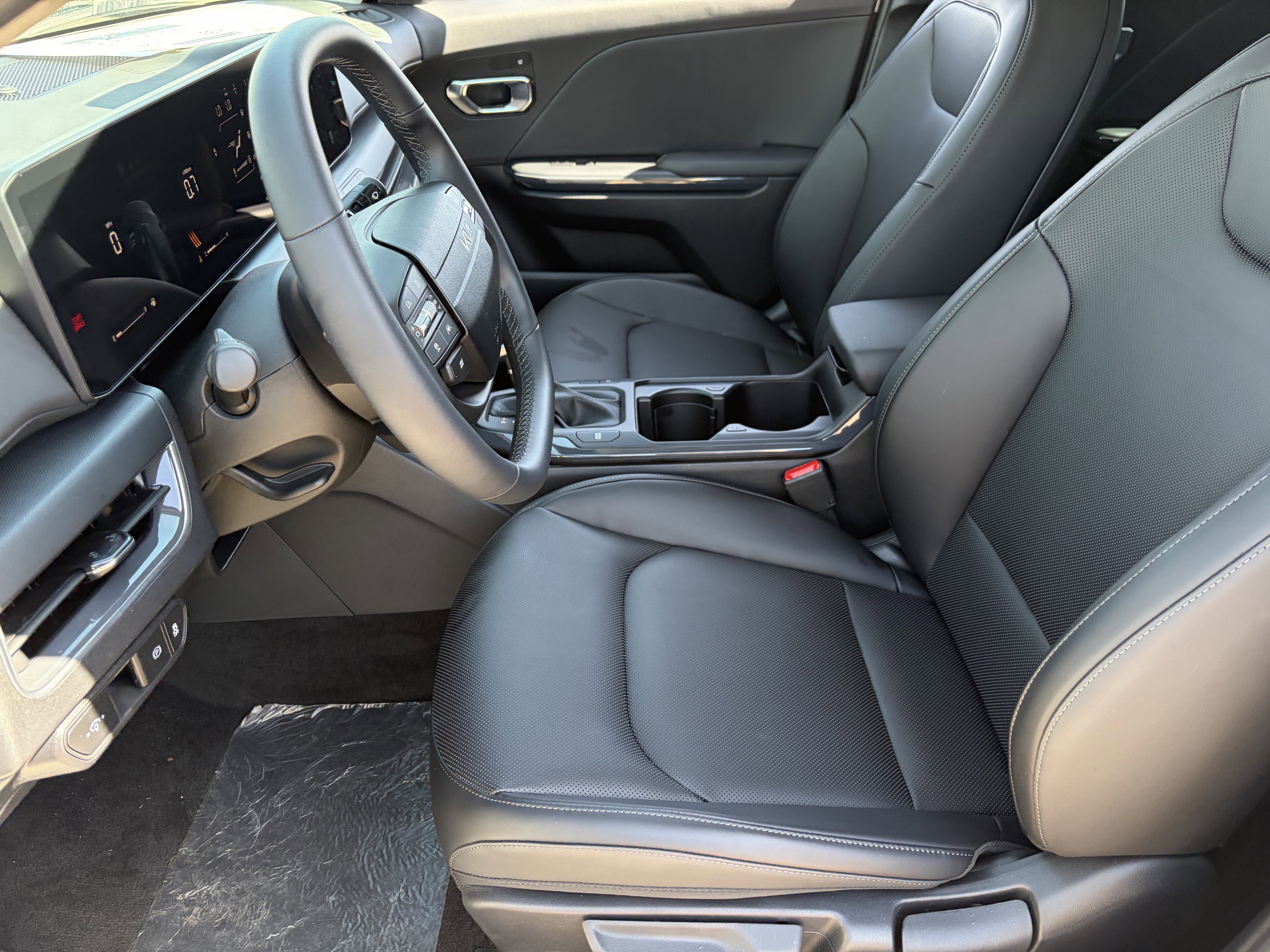 New 2026 Snow White Pearl Kia EX image 17