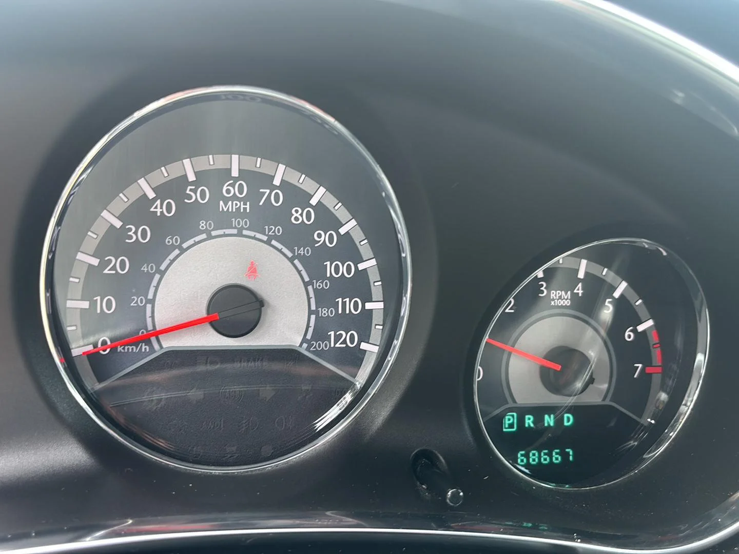 Used 2013 Cashmere Pearl Chrysler Touring image 10