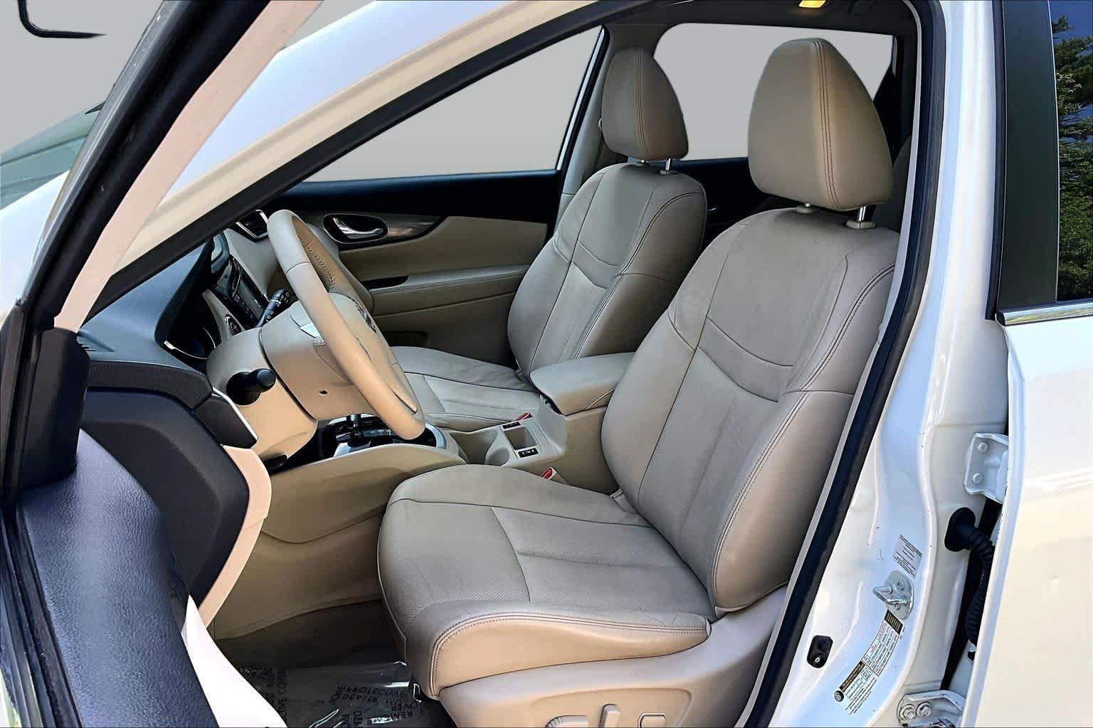 Used 2014 Moonlight White Nissan SL image 9
