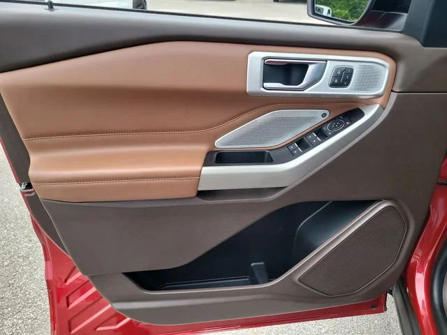 Used 2022 Red Ford King Ranch image 18