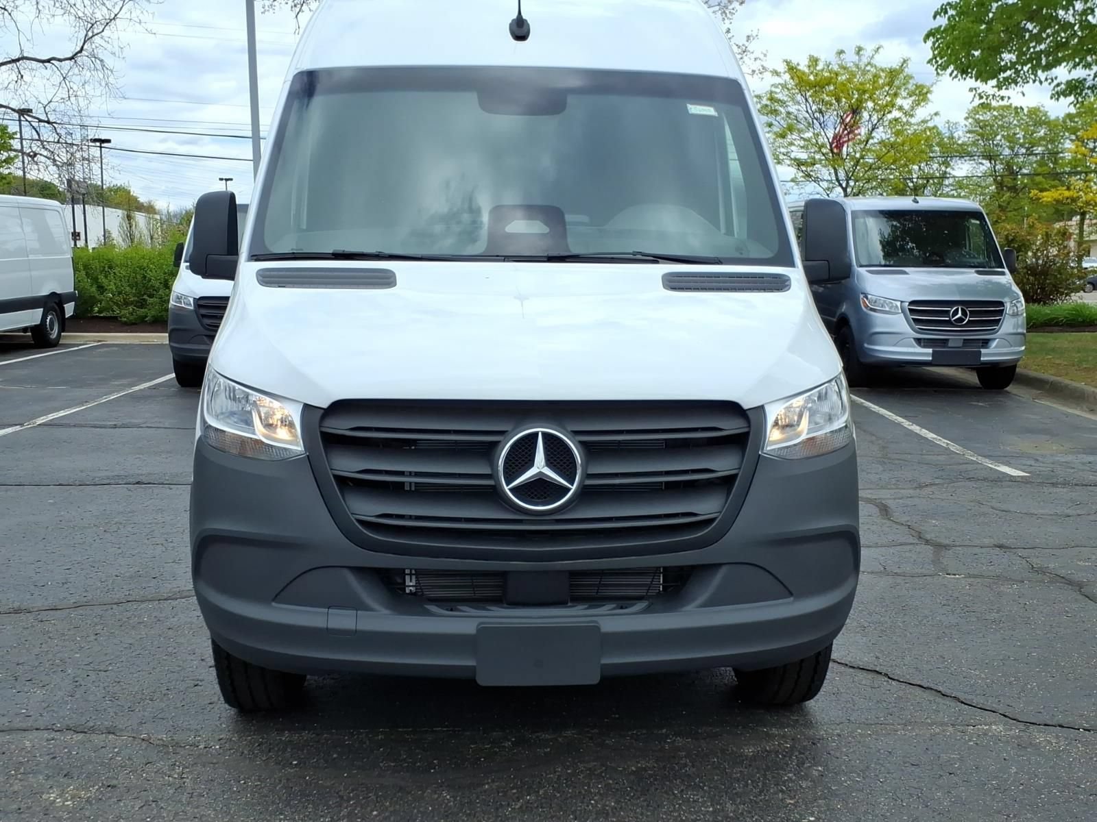 New 2026 Arctic White Mercedes-Benz Cargo 170 WB image 44