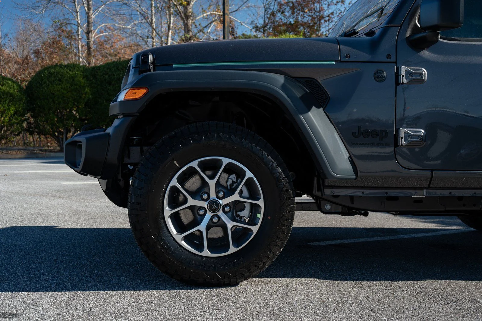New 2026 Granite Crystal Metallic Clearcoat Jeep Sport S image 4