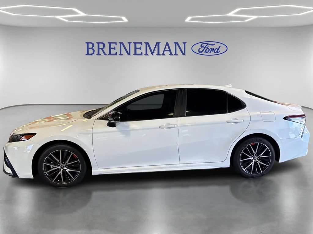 Used 2023 Ice Toyota SE image 9