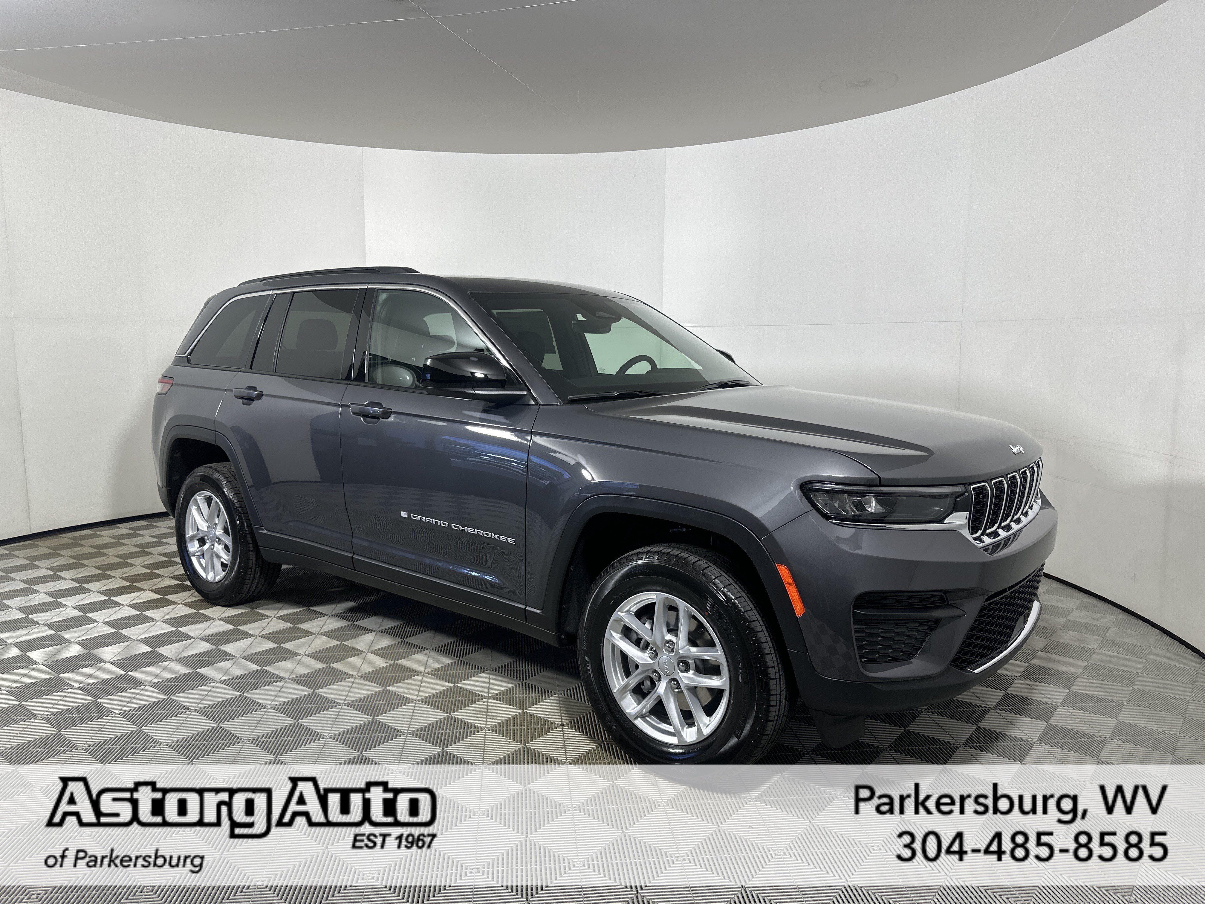 New 2026 Baltic Gray Metallic Clear-Coat Exterior Paint Jeep Laredo X image 1