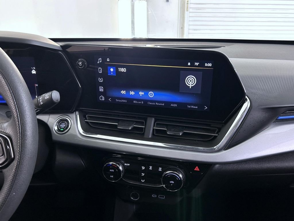Used 2025 White Chevrolet LT image 12
