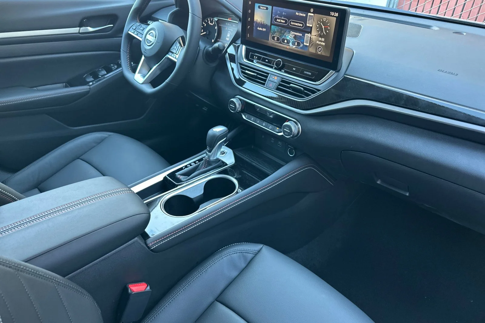2025 Nissan Altima SR - Photo 15