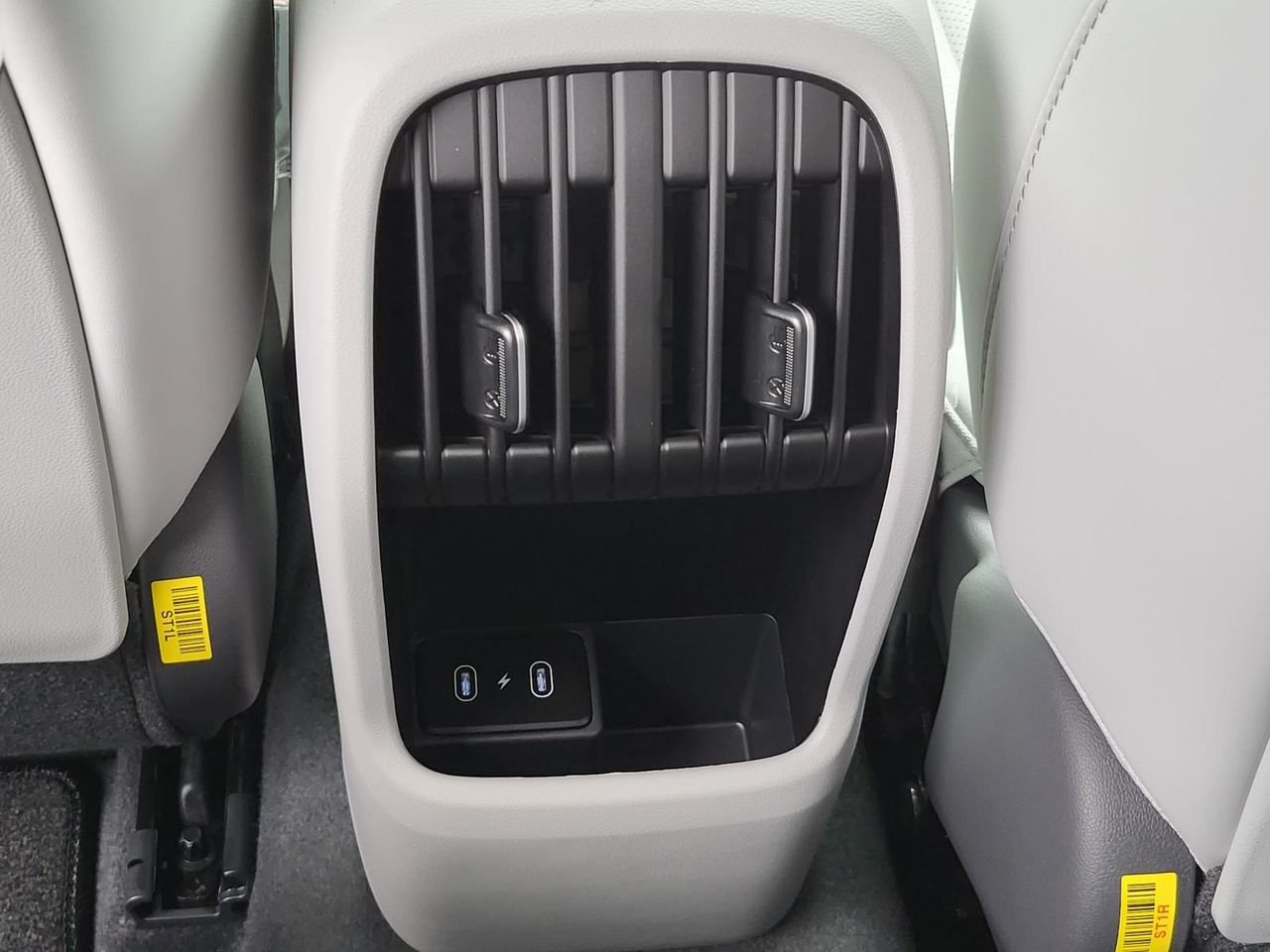 2026 Hyundai Kona Limited - Photo 14