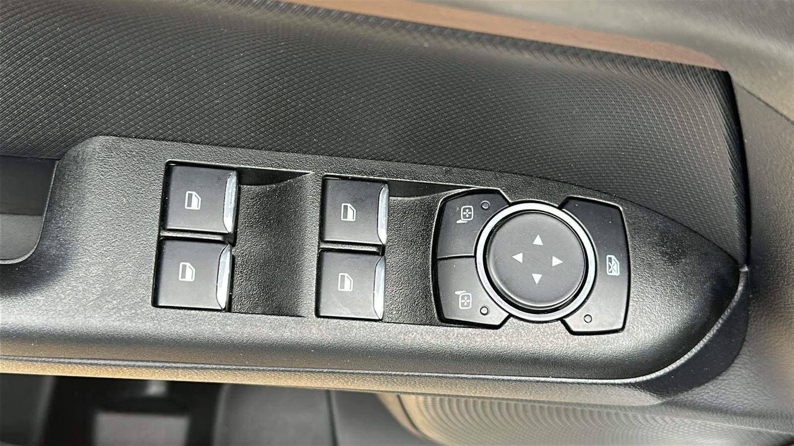 Used 2025 Oxford White Ford Outer Banks image 9