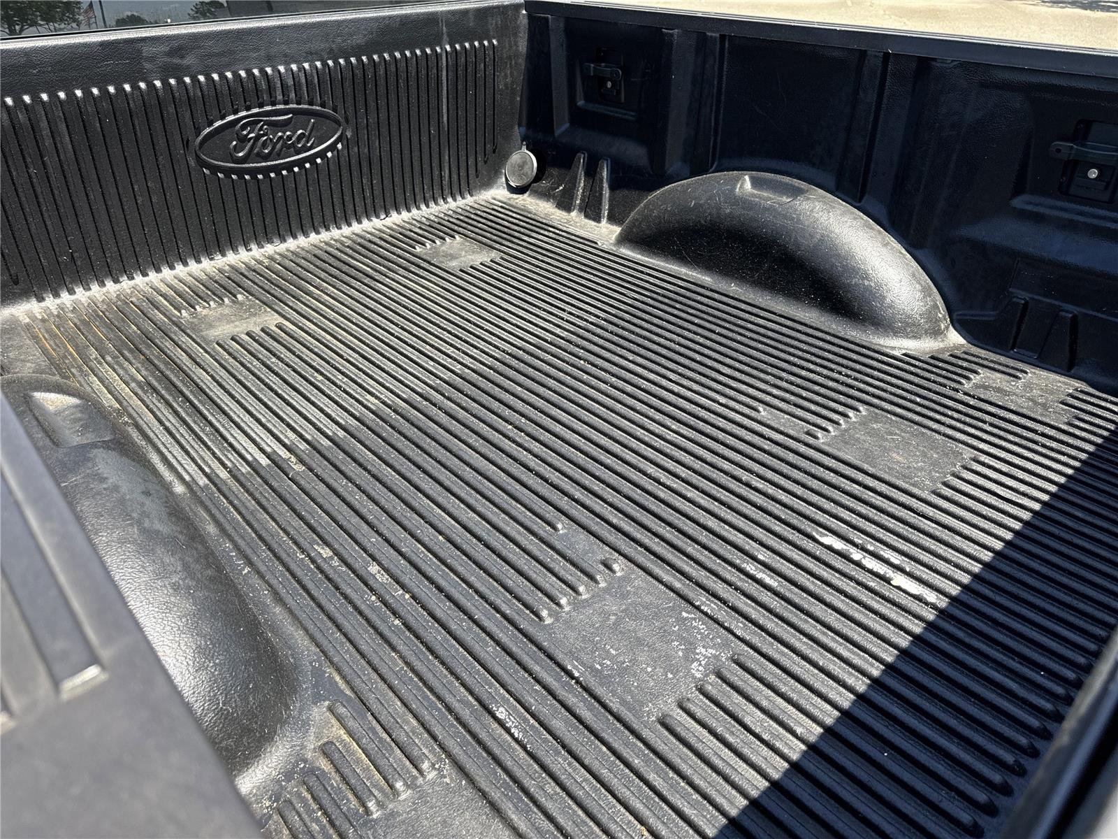 Used 2016  Ford XL image 24