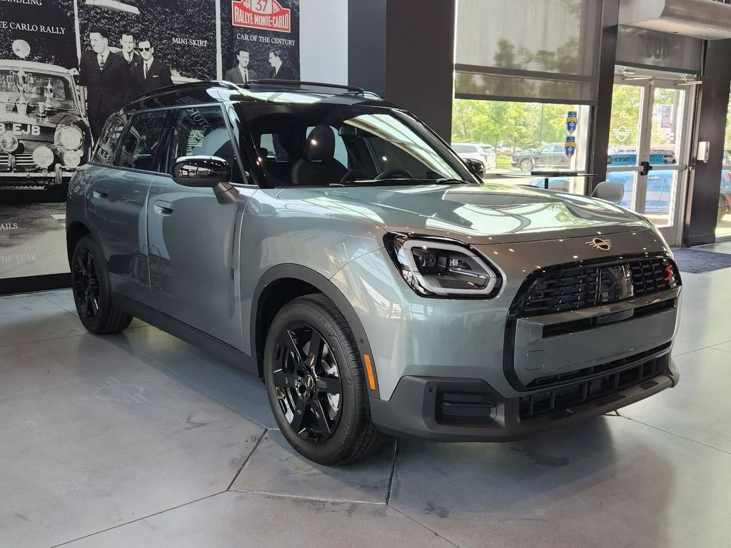 New 2027 Smokey Green Metallic MINI Signature Plus image 3