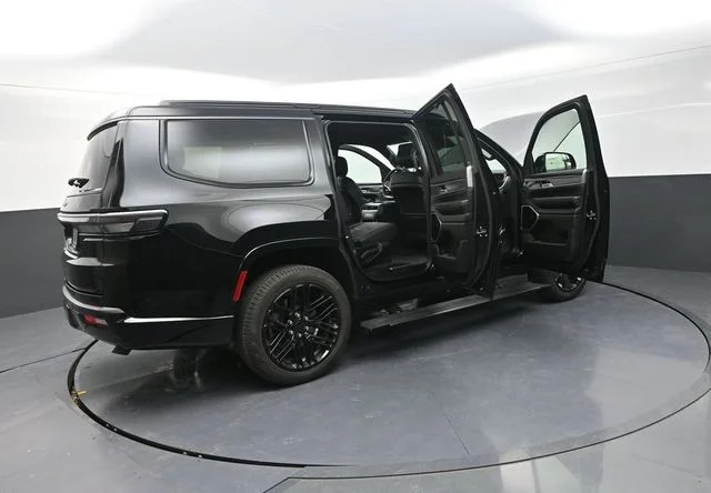 New 2026 High Gloss Black Exterior Paint Jeep Limited Reserve image 36