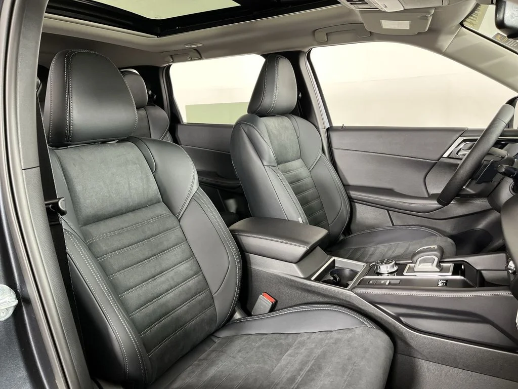2025 Mitsubishi Outlander Plug-in Hybrid SE - Photo 26