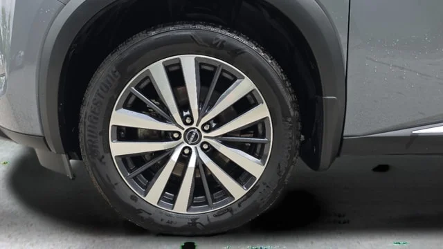 Used 2022 Boulder Gray Pearl Nissan Platinum image 14