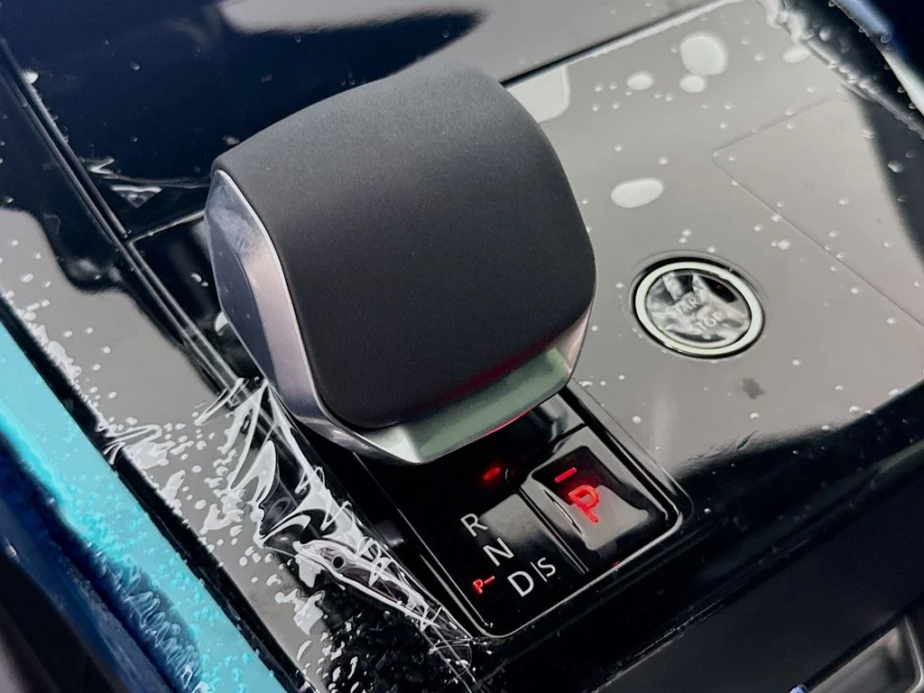New 2026 Santorini Black Land Rover SE image 19