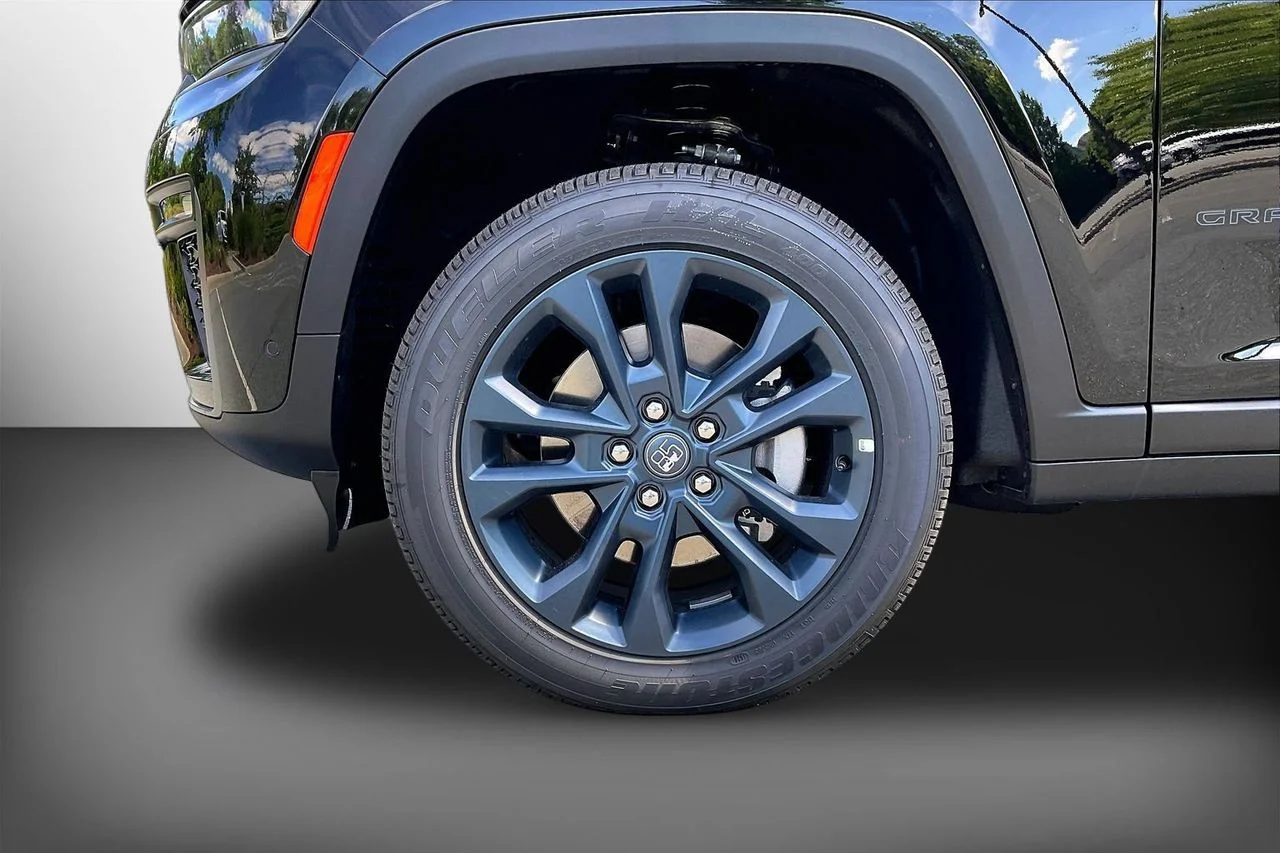 New 2026 Diamond Black Crystal Pearlcoat Jeep 85TH ANNIVERSARY EDITION image 34