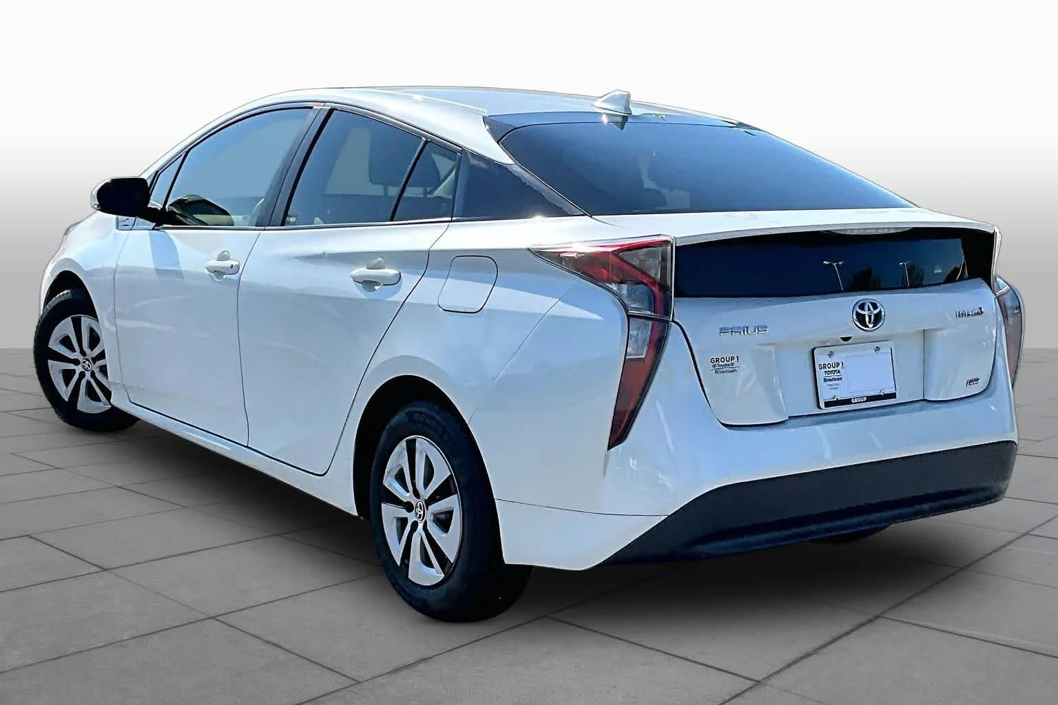 Used 2016 Blizzard Pearl Toyota Three image 9