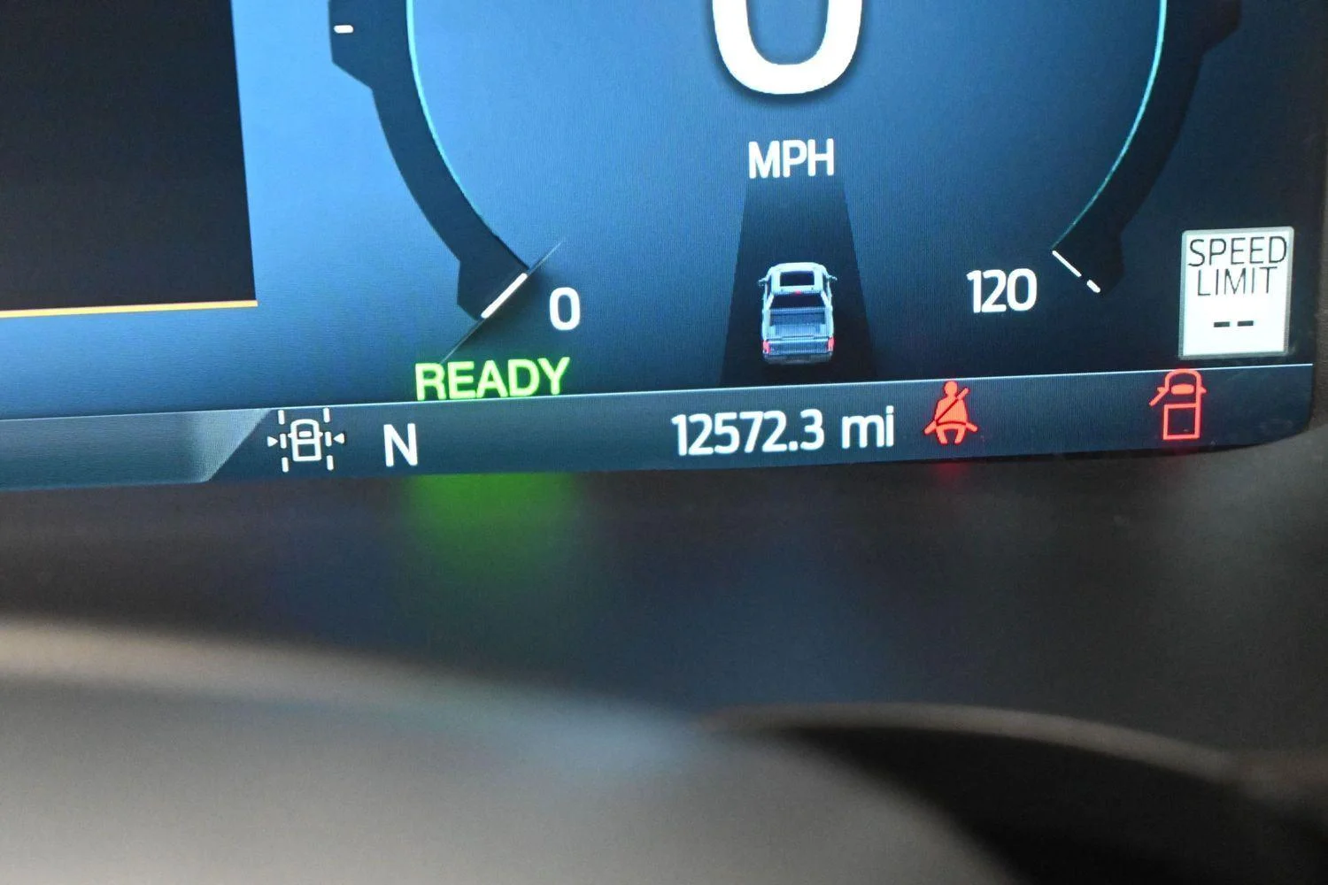 Used 2025 Oxford White Ford LARIAT image 30