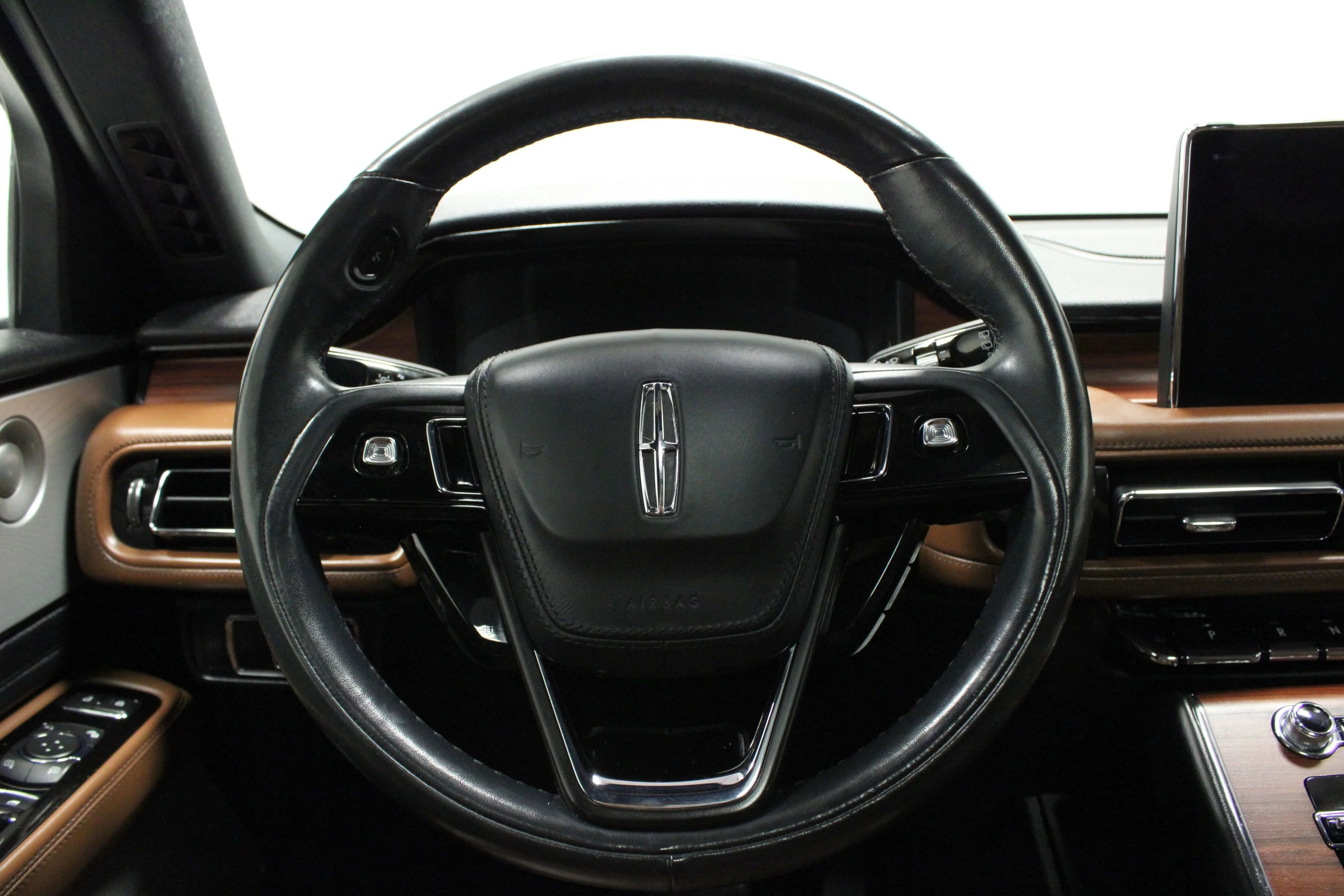 Used 2022 White Metallic Lincoln Reserve image 23