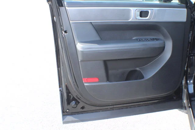 Used 2024 Phantom Black Hyundai XRT image 6