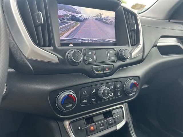 Used 2023 White GMC SLE image 22