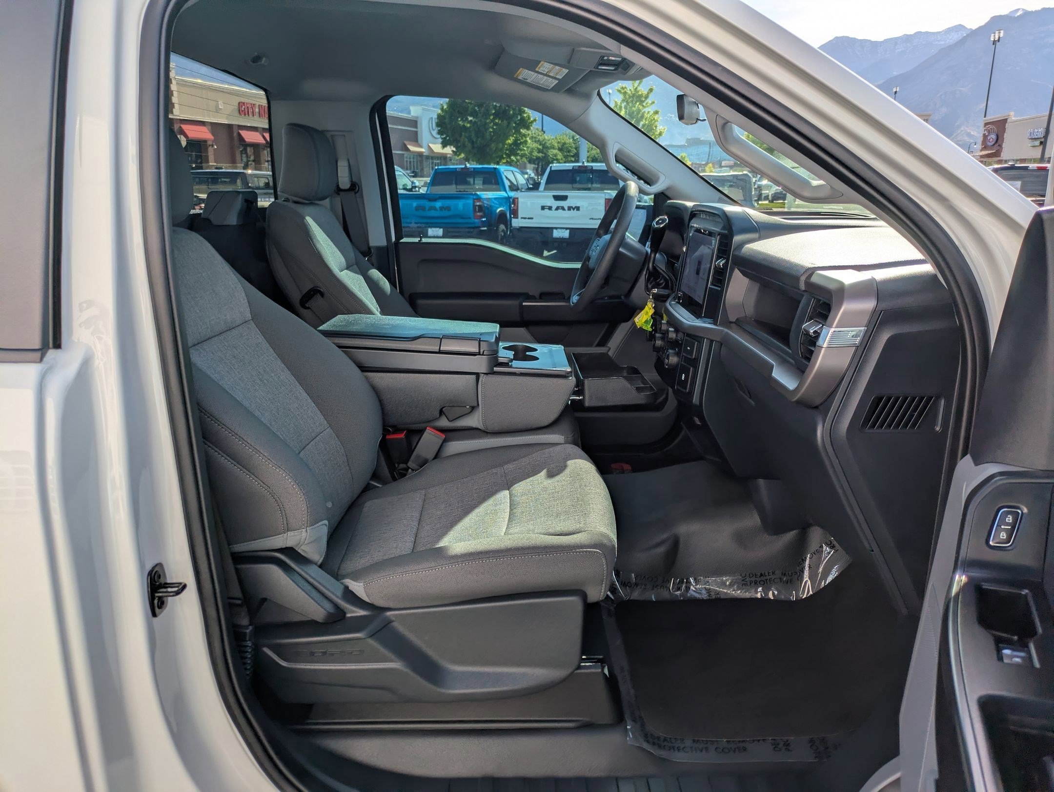 Used 2025 Oxford White Ford XL image 27