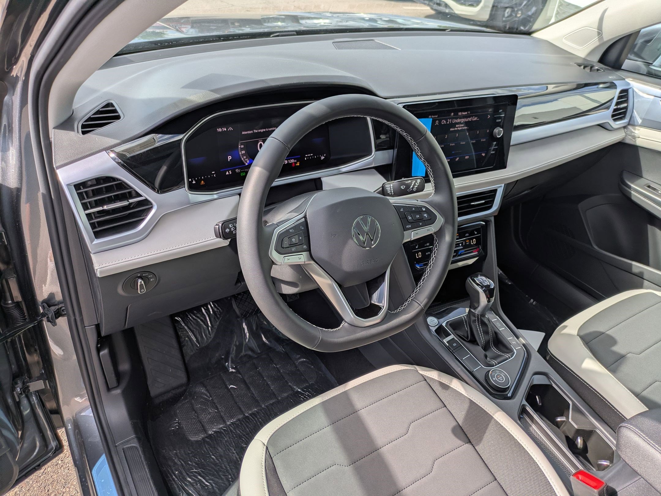 New 2026 Platinum Gray Metallic Volkswagen SE image 10