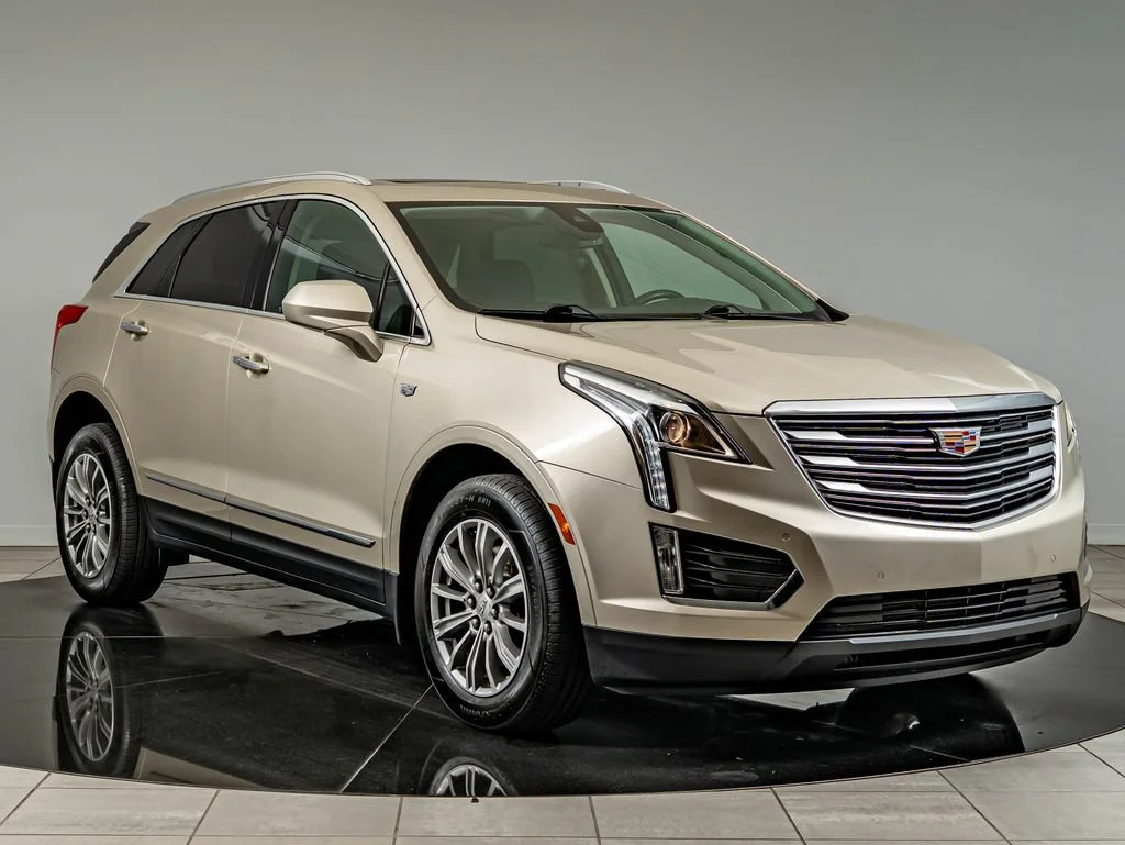 Used 2017 Silver Coast Metallic Cadillac Luxury image 3