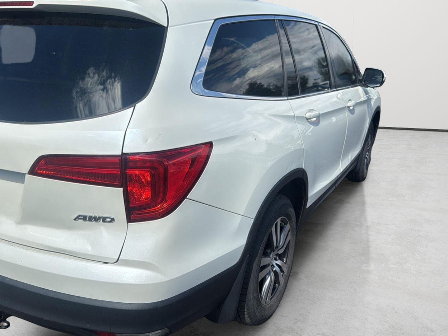 Used 2016  Honda EX-L image 4