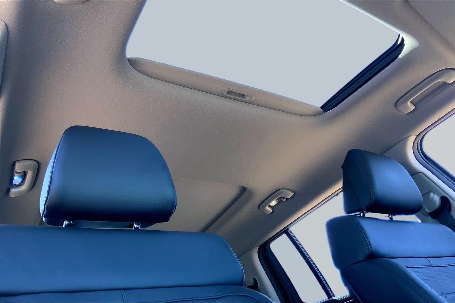 Used 2025 Hampton Gray Hyundai Limited image 14