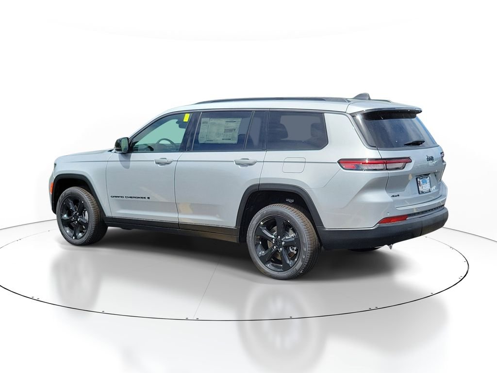 New 2026 Silver Zynith Exterior Paint Jeep Limited image 3