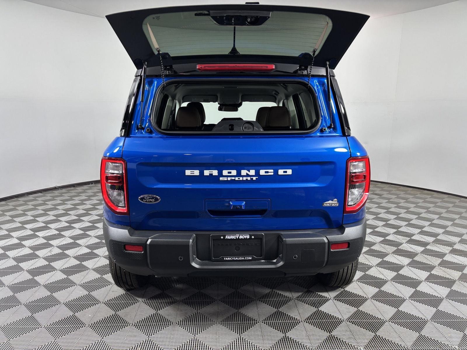 New 2025 Velocity Blue Metallic Ford Outer Banks® image 53