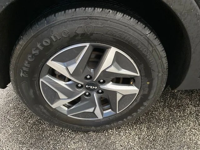 Used 2022 Black Kia S image 11